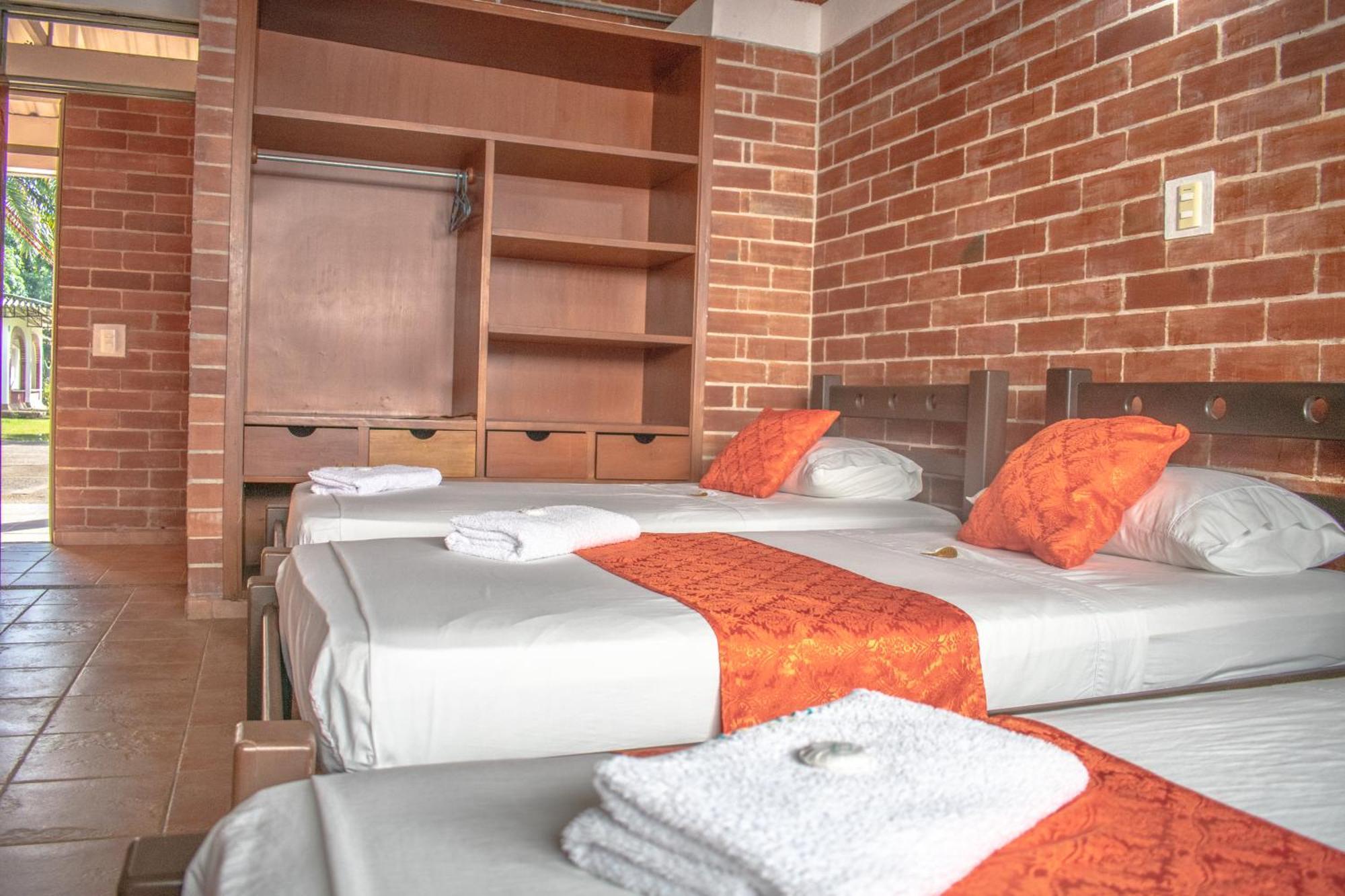 Club Bella Suiza - Carlos Ossa Escobar Hotel