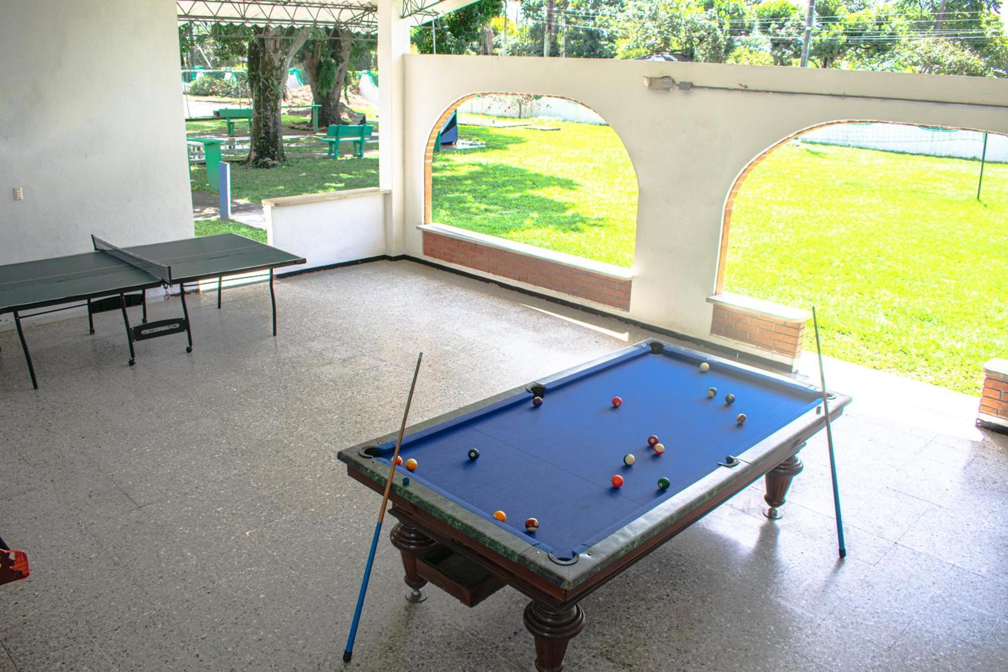 Hotel Club Bella Suiza - Carlos Ossa Escobar *